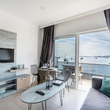 Charming Seafront With Apartment Bodrum