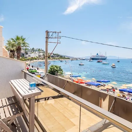 Charming Seafront With Apartment