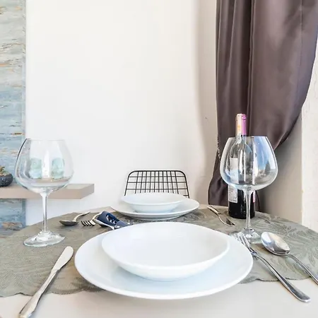 Apartment Charming Seafront With