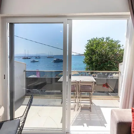 Apartamento Charming Seafront With