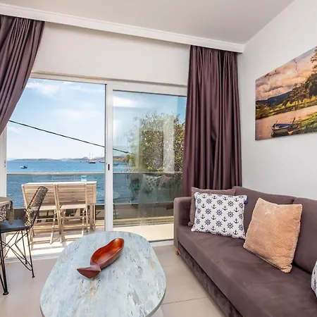 Charming Seafront With Apartamento